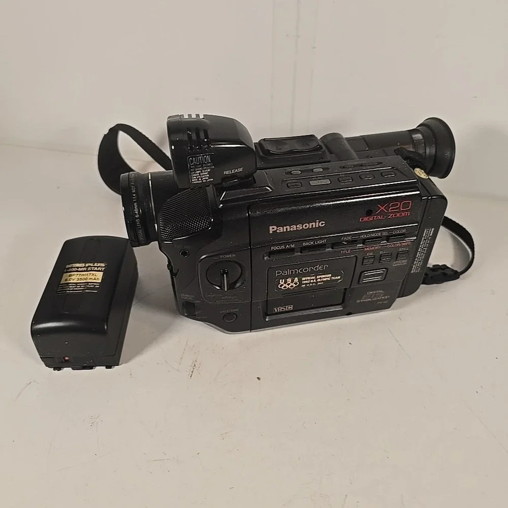 Panasonic Palmcorder X20 Digital Zoom PV-42 UNTESTED‎ Could Not Get Battery Char